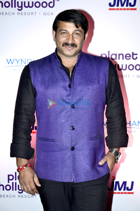 gauri khan sachin joshi at the launch of planet hollywood 11