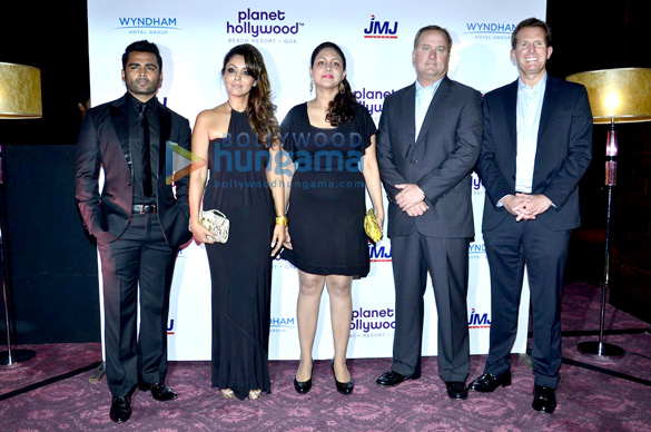 gauri khan sachin joshi at the launch of planet hollywood 2