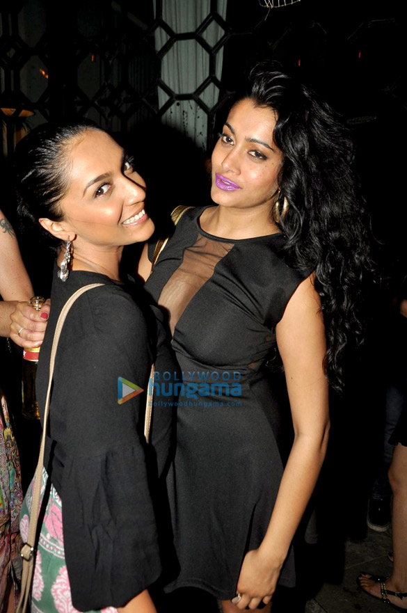 zareen khan esha deol and others spotted at nido bar 4