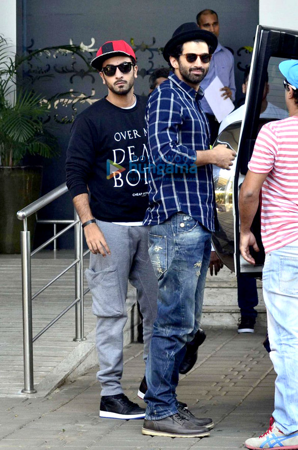 amitabh bachchan ranbir kapoor nargis fakhri snapped en route to indian super league launch 10