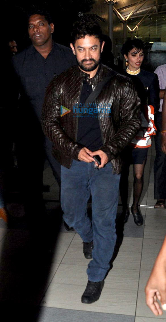aamir khan snapped at the domestic airport 6