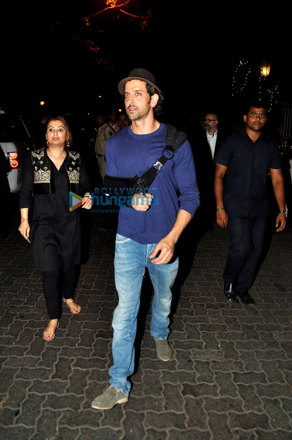 an injured hrithik roshan snapped in bandra 5