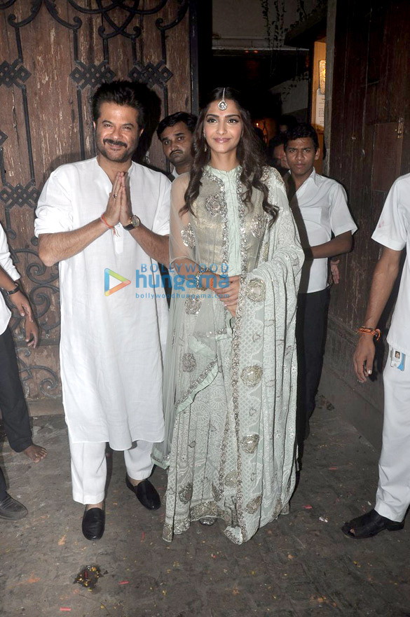 anil kapoor sonam kapoor snapped celebrating diwali 2