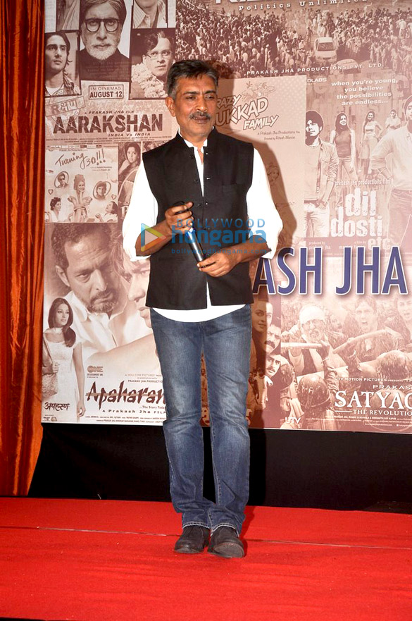 ajay devgn arshad warsi at the launch of prakash jhas new movies 6