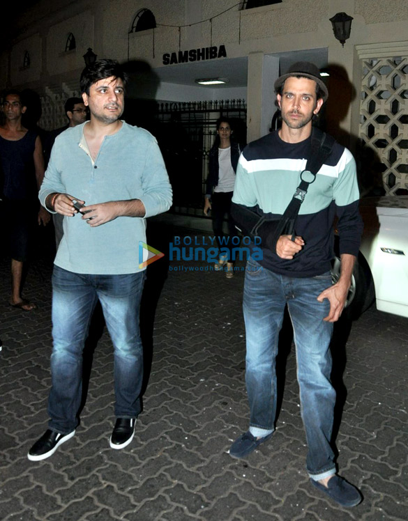 hrithik roshan snapped in bandra 8