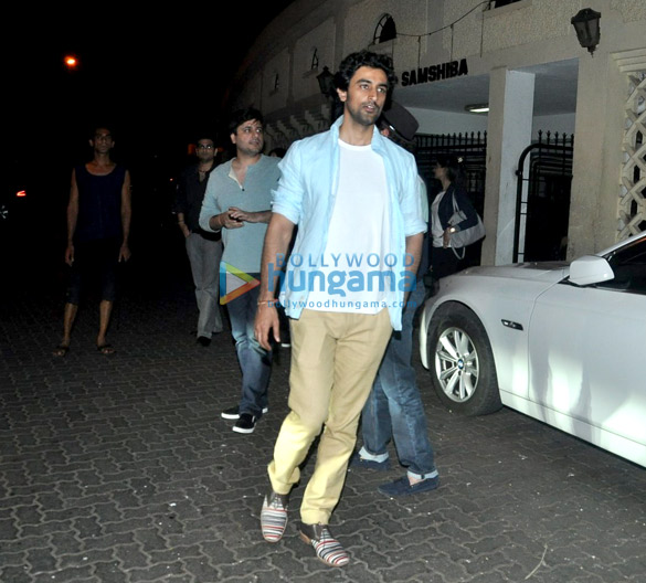 hrithik roshan snapped in bandra 10