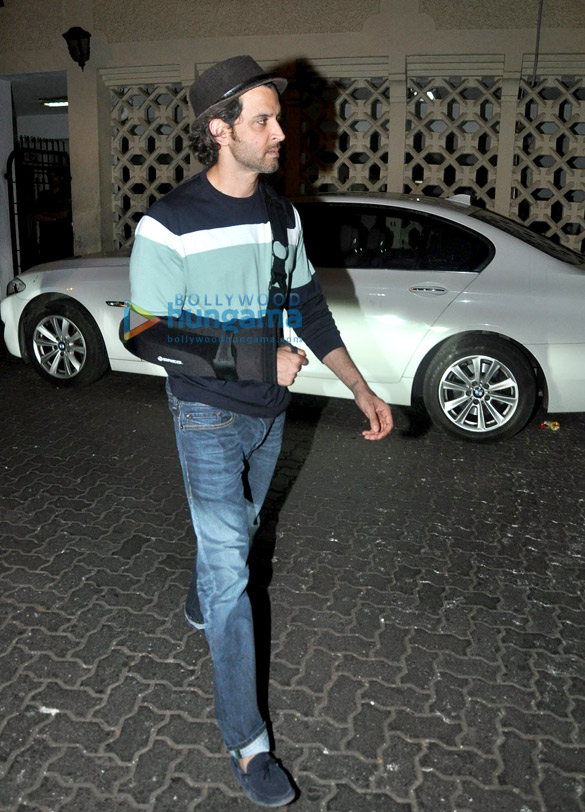 hrithik roshan snapped in bandra 9