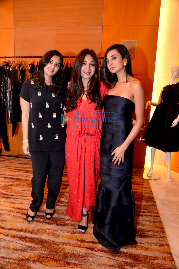 ira dubey at vizyons trunk show at four seasons 3