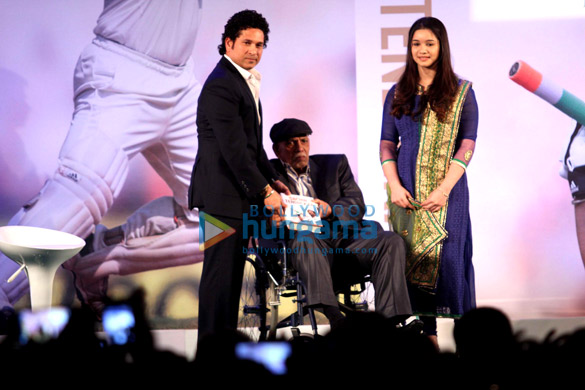 sachin tendulkar unveils his biography playing it my way 3