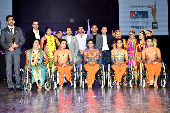 mahendra singh dhoni graces the positive health awards 2014 2