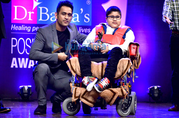 mahendra singh dhoni graces the positive health awards 2014 3