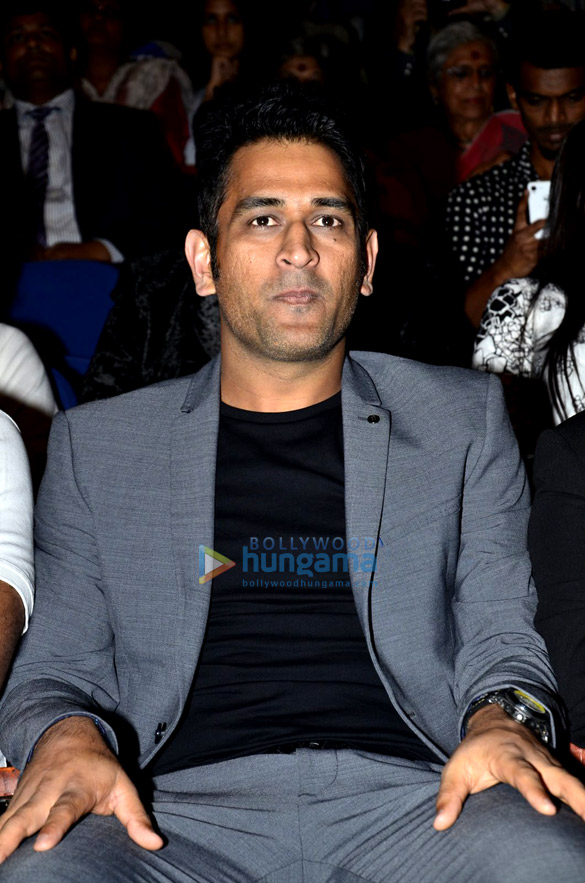 mahendra singh dhoni graces the positive health awards 2014 11