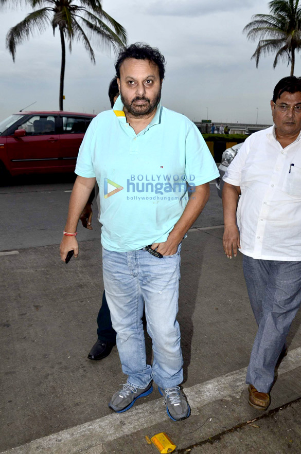 rani mukerji abhishek bachchan and others at ravi chopras prayer meet 36