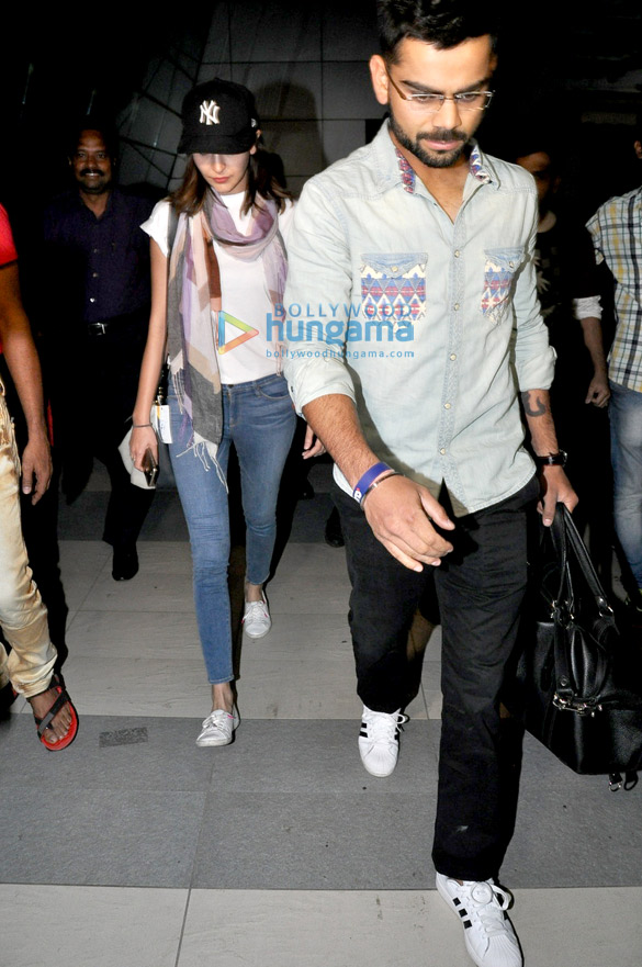 anushka sharma virat kohli snapped at the domestic airport 7
