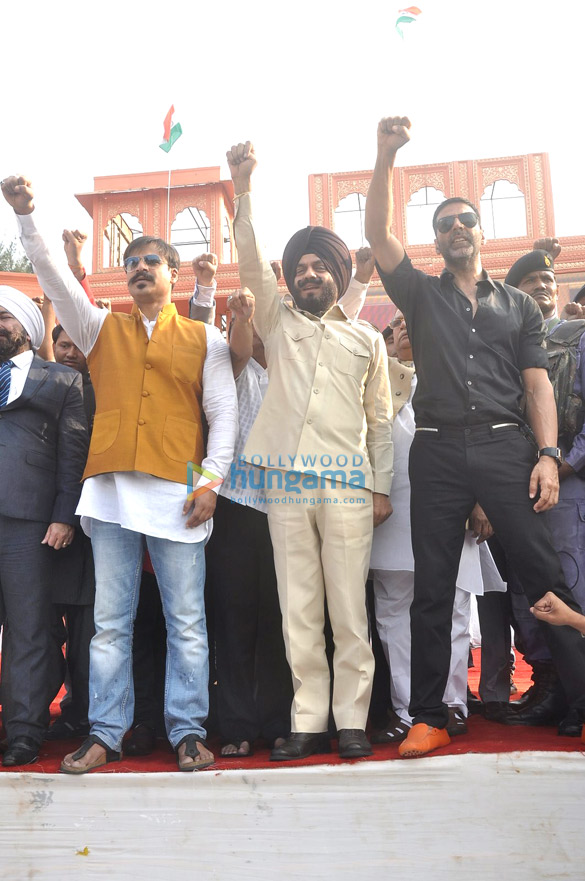 akshay kumar vivek oberoi grace shapath samaroh to commemorate the 2611 martyrs on the occasion of vijay diwas 5