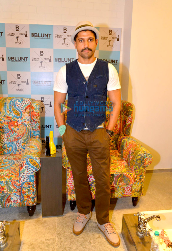 farhan akhtar at the launch of b blunt at r city 7