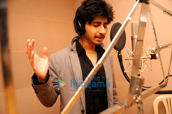 arjuna harjai records a song with sunidhi chauhan 5