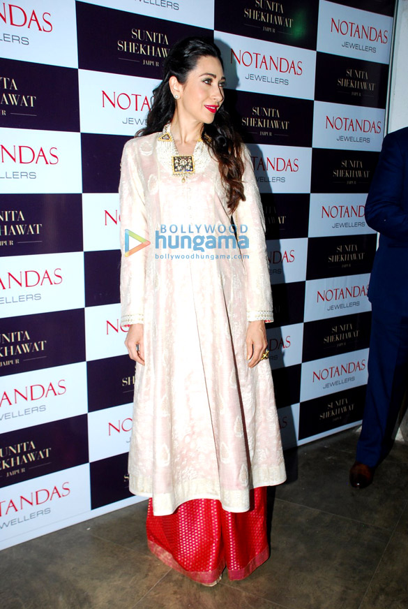 karisma kapoor at notandas jewellers new collection launch 5