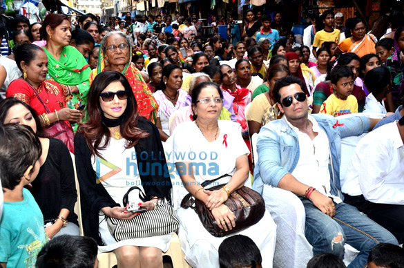 tinaa ghaai vikram singh vipin sharma visit kamathipura for hivaids awareness on world aids day 2