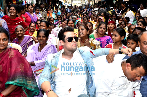 tinaa ghaai vikram singh vipin sharma visit kamathipura for hivaids awareness on world aids day 5