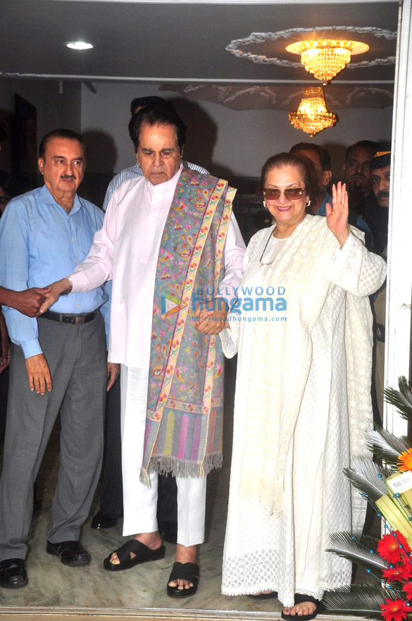 dilip kumar gets discharged from hospital 3