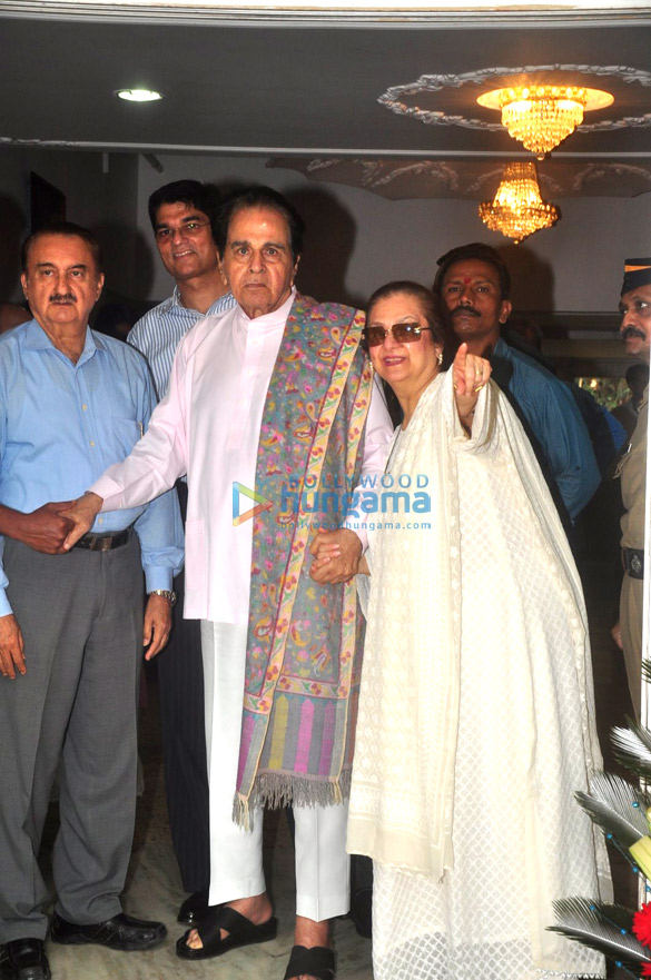 dilip kumar gets discharged from hospital 5