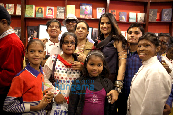 sona mohapatra sapna bhavnani at the opening of sheroes cafe feminist library in agra 5