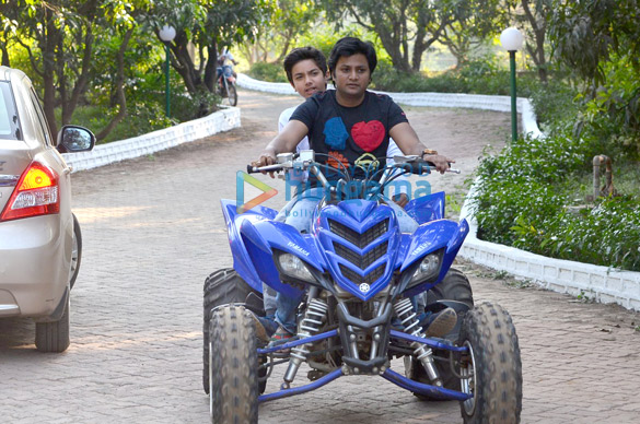 salman khan and family snapped enjoying bike rides at his panvel farm house 6