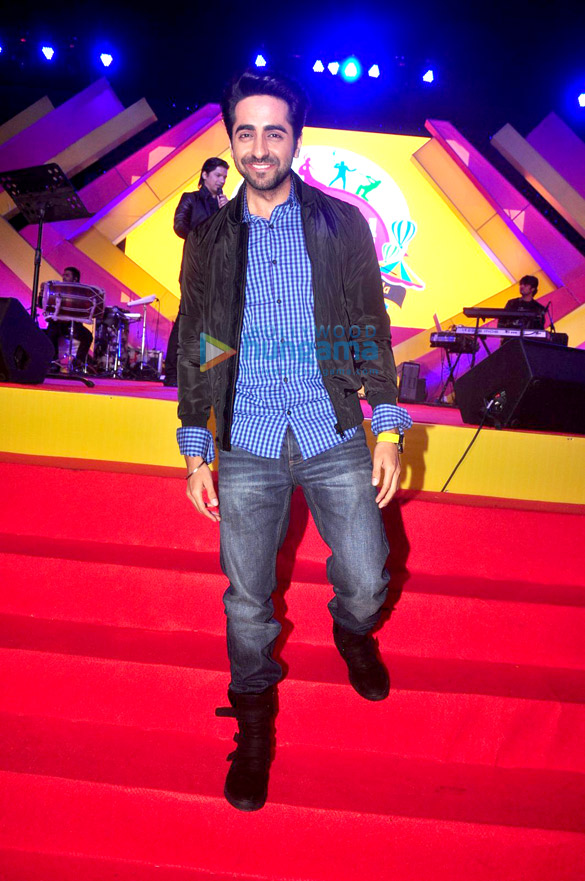 riteish deshmukh ayushmann khurrana at mulund festival 2014 finale 6