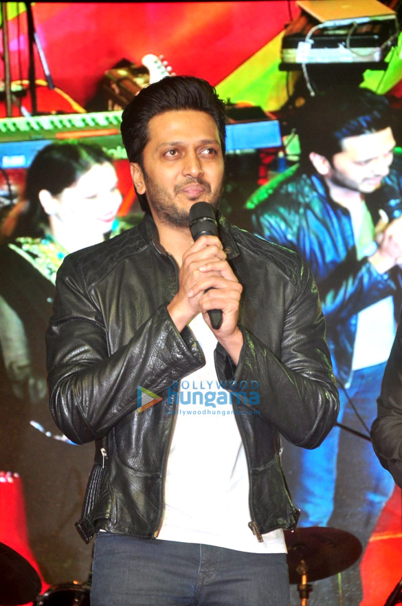 riteish deshmukh ayushmann khurrana at mulund festival 2014 finale 7