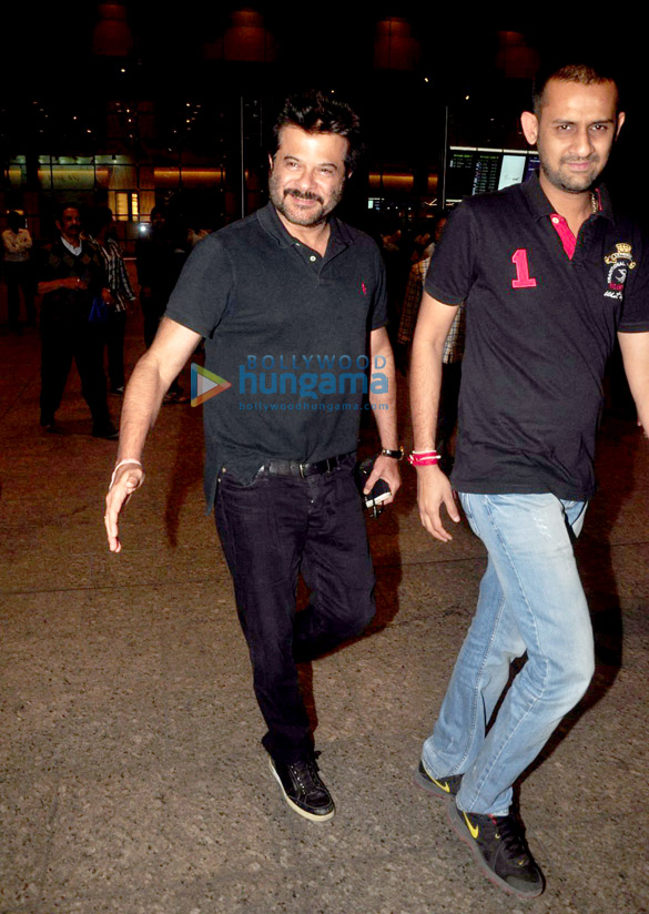 anil kapoor anupam kher vidhu vinod chopra snapped at the airport 2