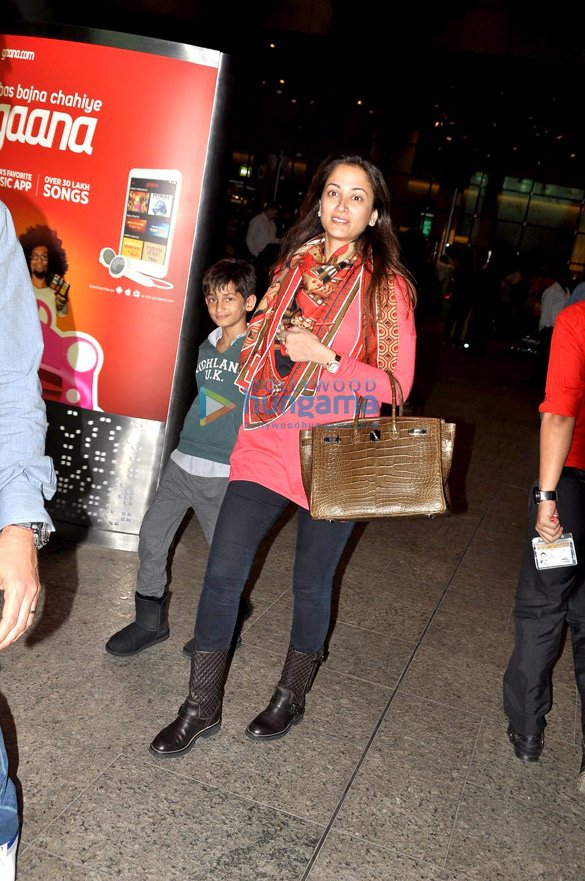 kangna ranaut arpita khan simone singh snapped at the airport 5
