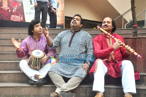 shankar mahadevan rahul sharma at swaranjali concert photo shoot 6