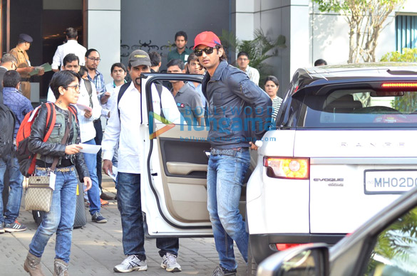 hrithik roshan jacqueline fernandez huma qureshi other leave for saifai maha utsav fest 5