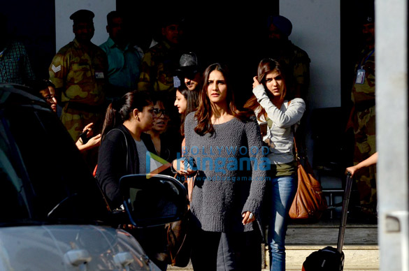 hrithik roshan jacqueline fernandez parineeti chopra other arrive from saifai festival 9