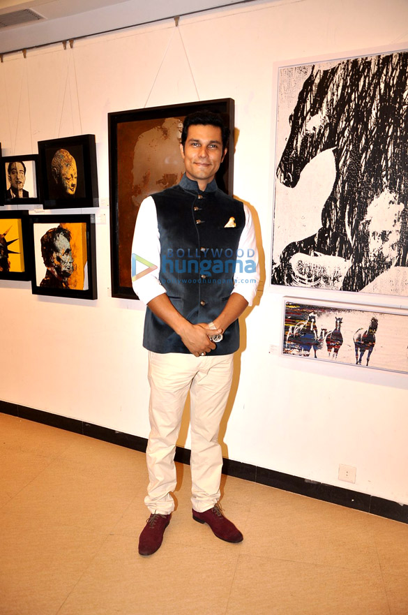 randeep hooda inaugurates an art exhibition 3