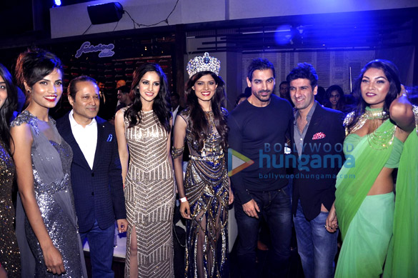 john abraham launches yamaha fascino calendar 2015 4