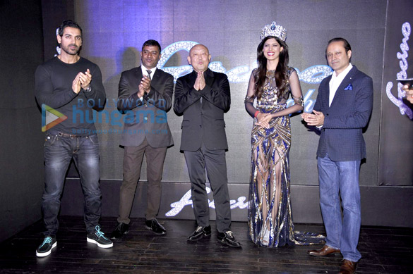 john abraham launches yamaha fascino calendar 2015 5