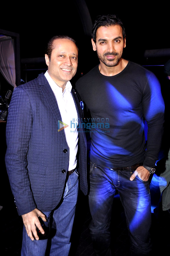 john abraham launches yamaha fascino calendar 2015 8