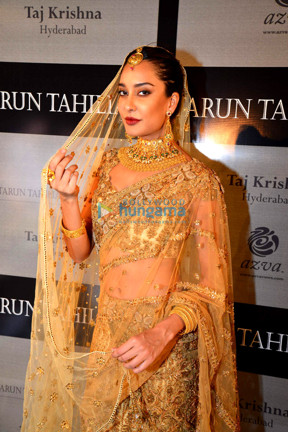lisa haydon walks the ramp for tarun tahiliani azva show in hyderabad 6