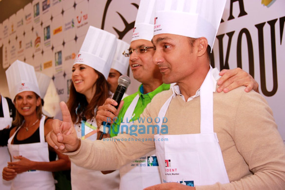 rahul bose at scmm pasta cooking event 4