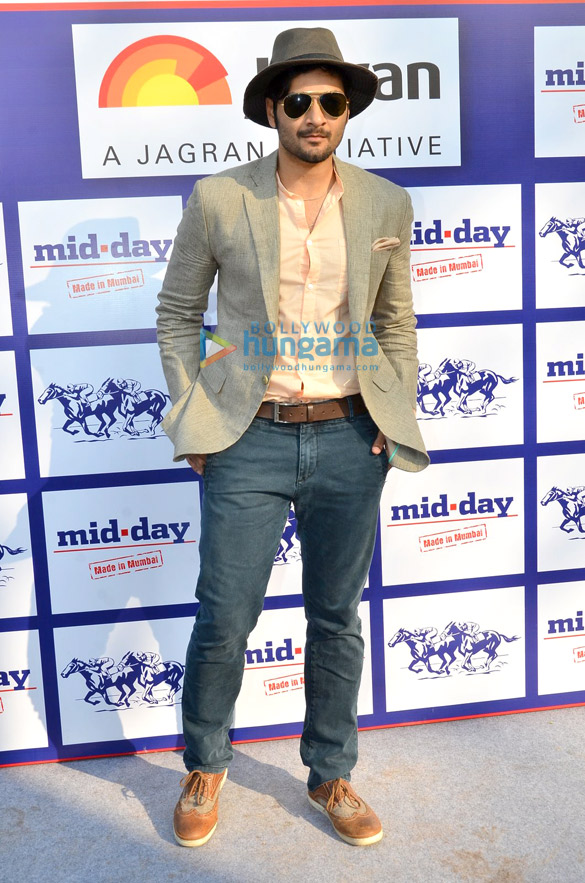 celebs grace the mid day trophy 2015 14