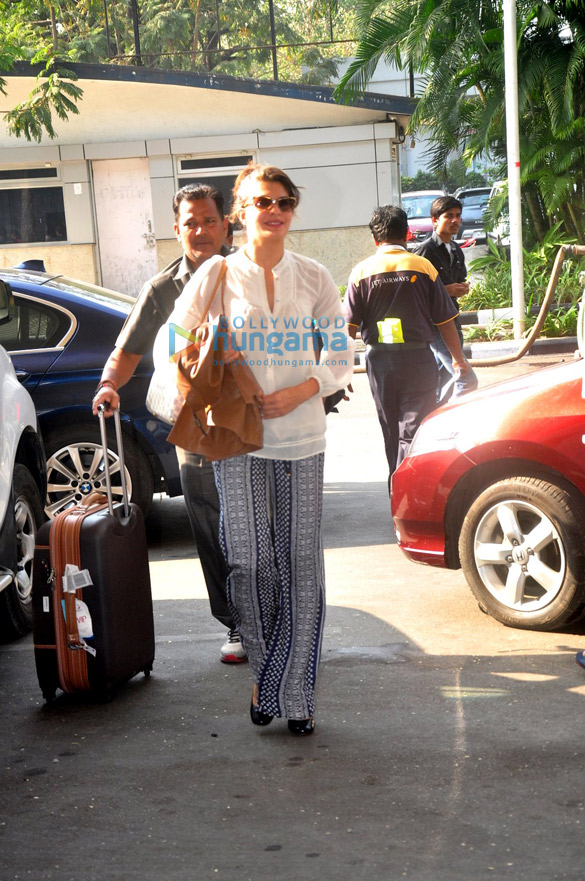 jacqueline fernandez snapped at the airport 2