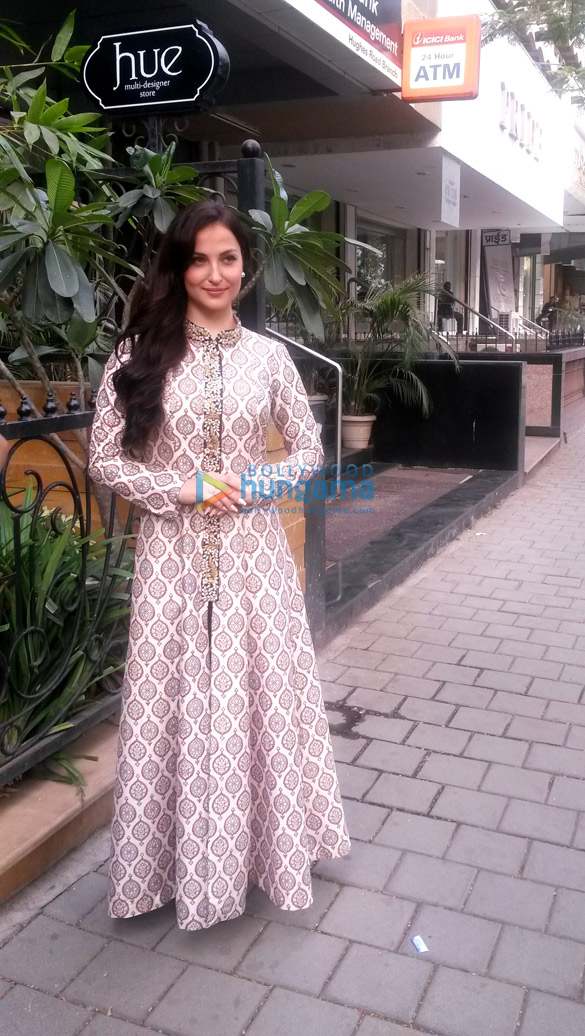 gauahar khan elli avram lauren gottlieb shamata anchan grace the festive collection launch at the hue store 4