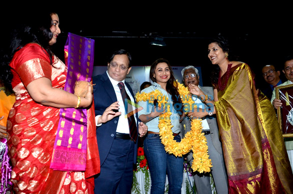 mumbai university pillai group of institutions felicitate rani mukerji 3