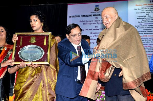 mumbai university pillai group of institutions felicitate rani mukerji 4