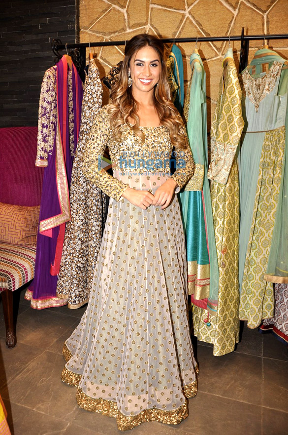 gauahar khan elli avram lauren gottlieb shamata anchan grace the festive collection launch at the hue store 12