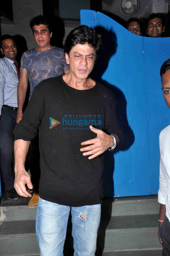 Shah Rukh Khan snapped post dinner at Olive Shah Rukh Khan snapped post dinner at Olive