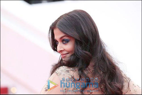 check out aishwarya rai bachchan walks the red carpet of cannes 4