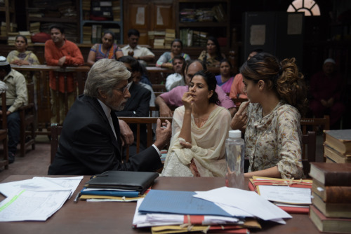 check out amitabh bachchan taapsee pannu shoot for pink 6